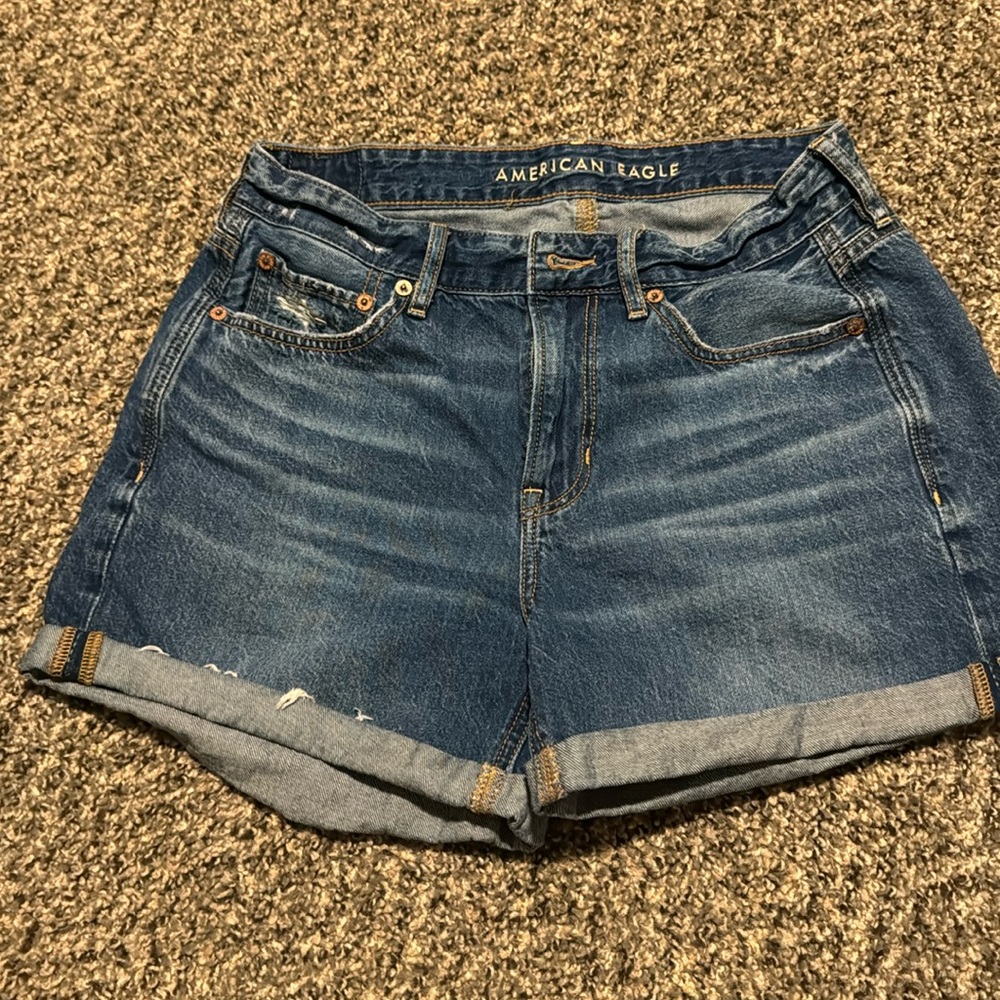 American Eagle woman’s size 4 tomgirl shorts